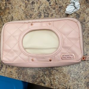 Itzy ritzy wipe holder